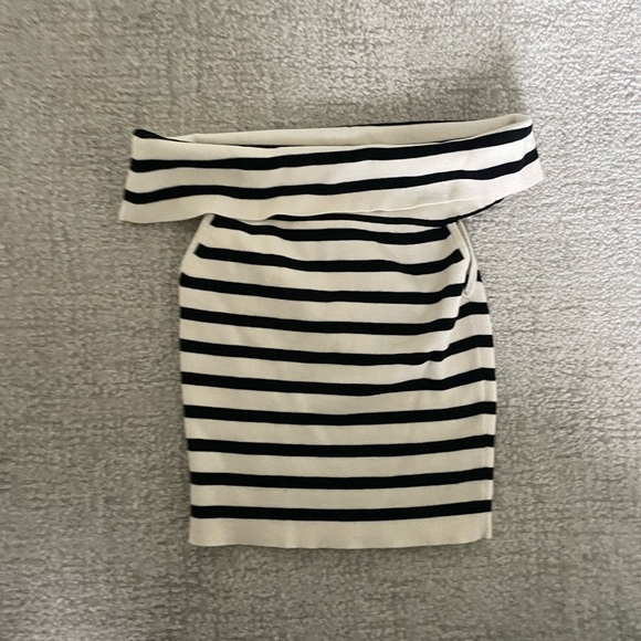 H&M cream and white off the shoulder top - XS - Picture 2 of 3